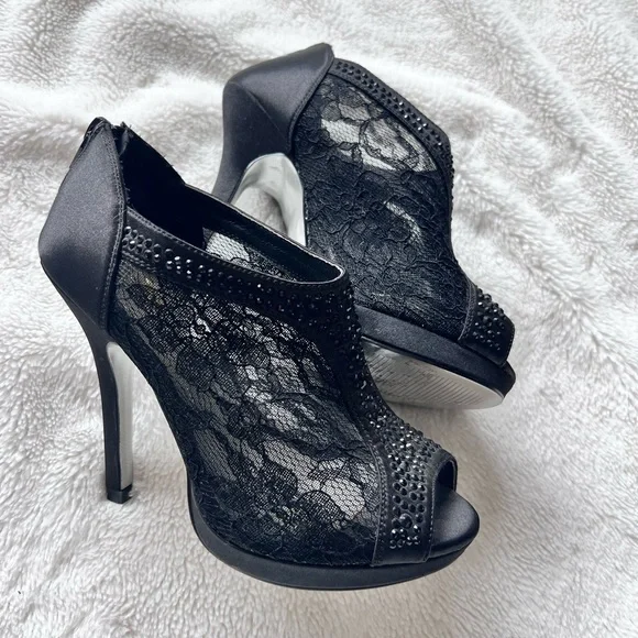 Open Toe Platform Lace Booty - Picture 3 of 6